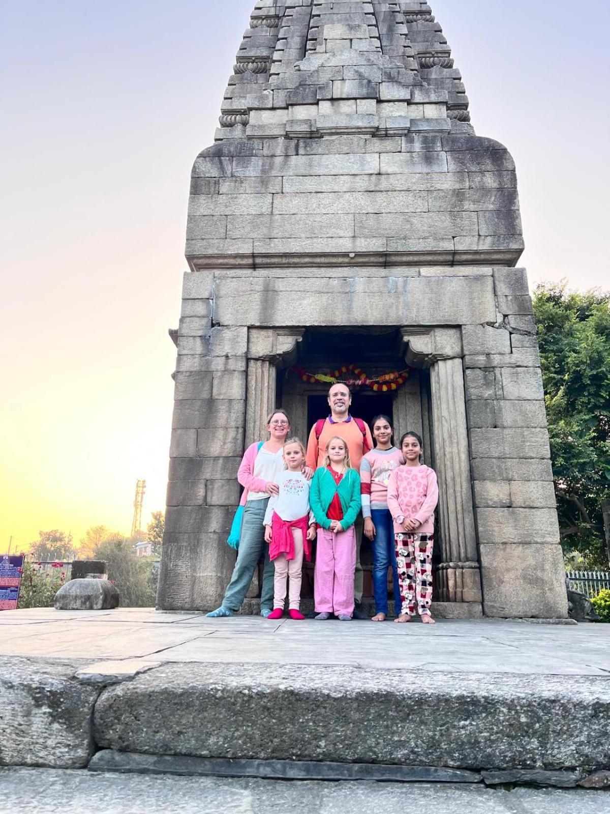 Shree Home Stay Dwarahat Ngoại thất bức ảnh